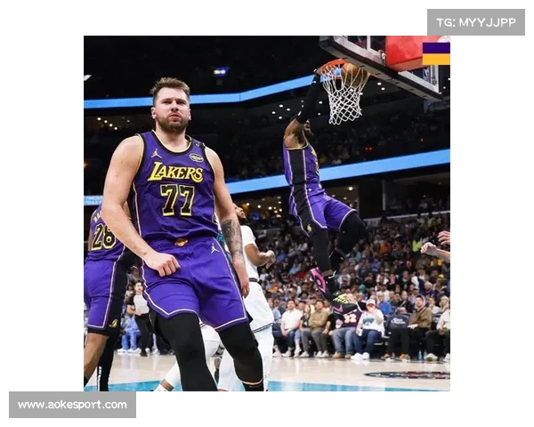 雷迪克称赞湖人团队精神 并为里夫斯精彩表现感到骄傲